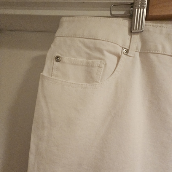 Never Worn, No Tags White Laura Ashley 22W Straight-Leg Jeans - Picture 3 of 9